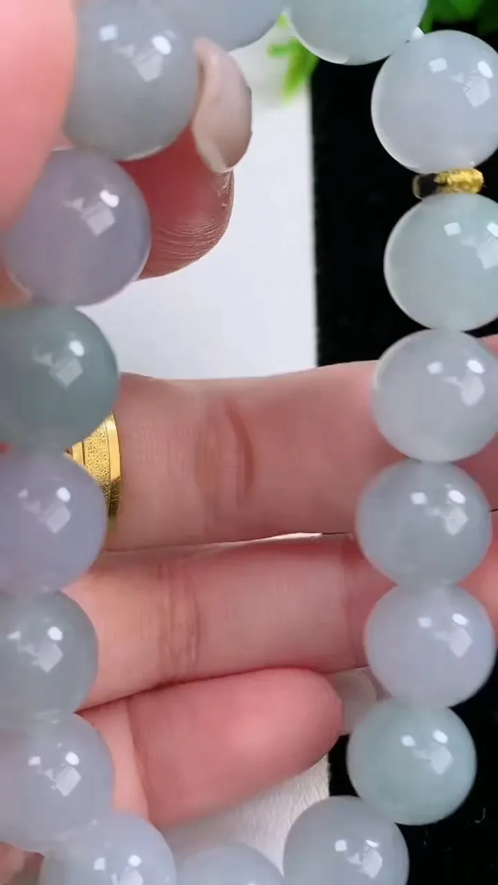 天然A货翡翠圆珠手串，尺寸11-17颗，重量:41.00g1月28日
工厂直销收藏佳品,种好水足，色泽均匀，有种有色，上手高大气！