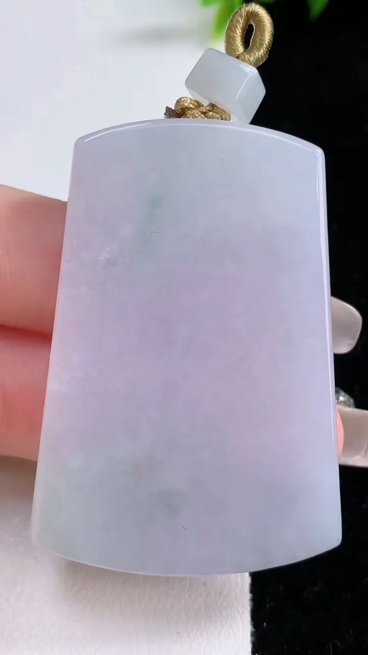 天然A货翡翠春带彩紫罗兰无事牌吊坠，尺寸51.6-31.3-5.8，重量:32.25g
1月28日