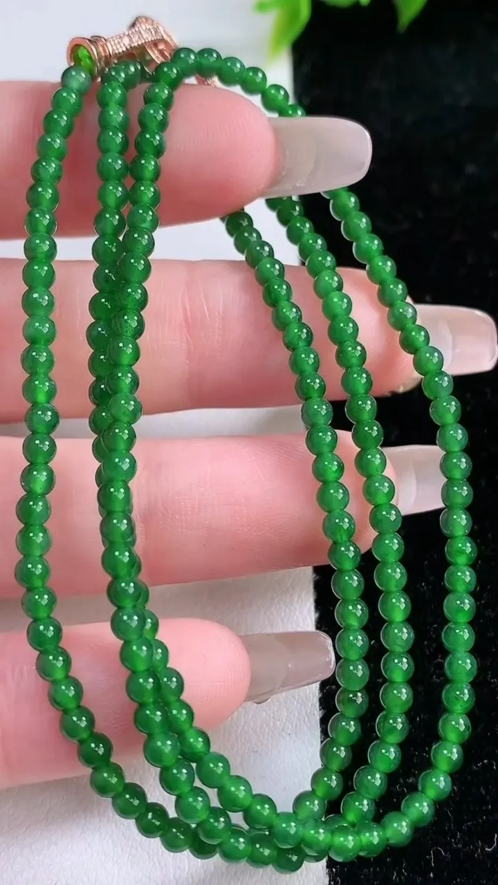 天然A货翡翠小米珠项链，尺寸3，重量:9.30g1月28日
工厂直销收藏佳品,种好水足，色泽均匀，有种有色，上手高大气！
