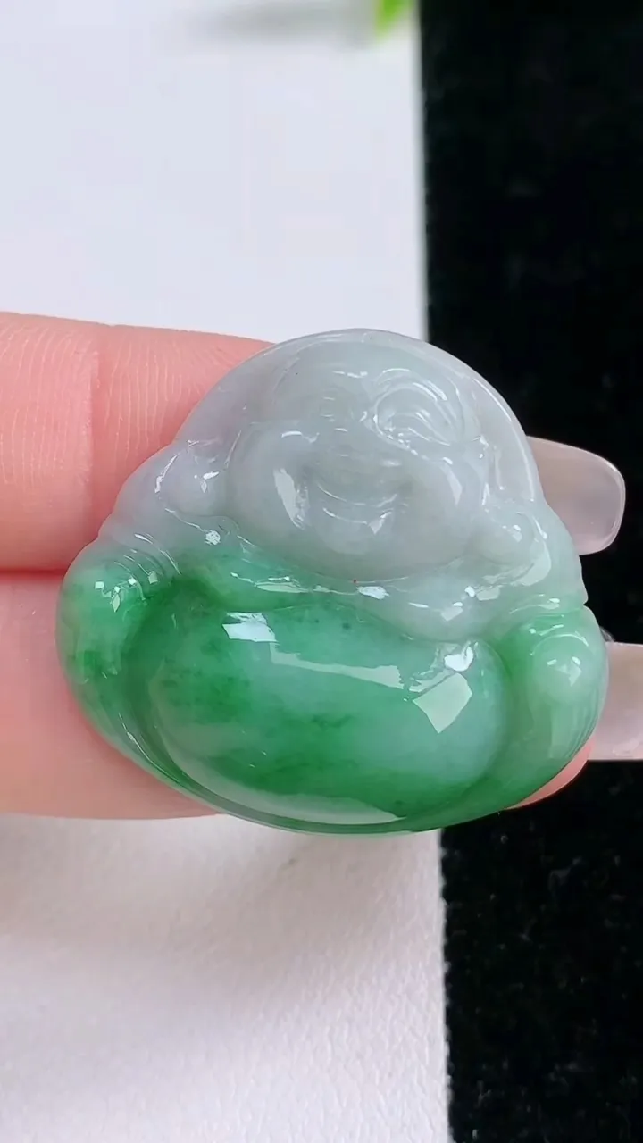 天然A货翡翠佛公吊坠，尺寸29.7-32.3-6.7，重量:10.44g
1月28日