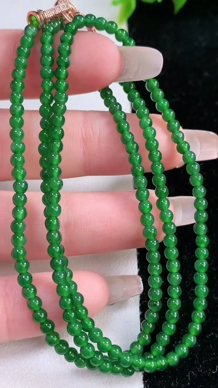 天然A货翡翠小米珠项链，尺寸3，重量:9.30g1月28日
工厂直销收藏佳品,种好水足，色泽均匀，有种有色，上手高大气！