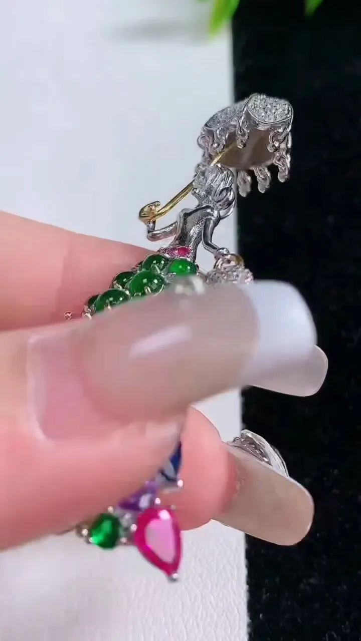 天然A货翡翠蛋面胸针，尺寸4.00，重量:12.30g
1月28日