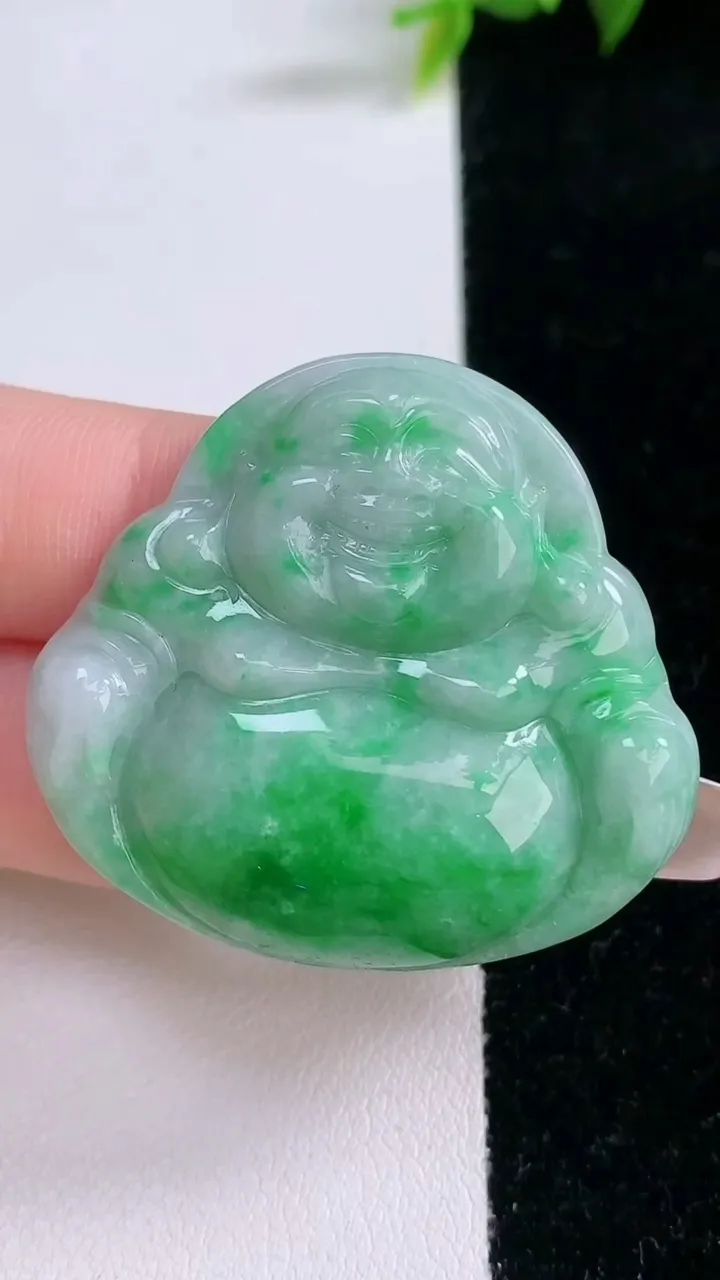 天然A货翡翠佛公吊坠，尺寸37.3-40.4-6.6，重量:16.78g
1月28日