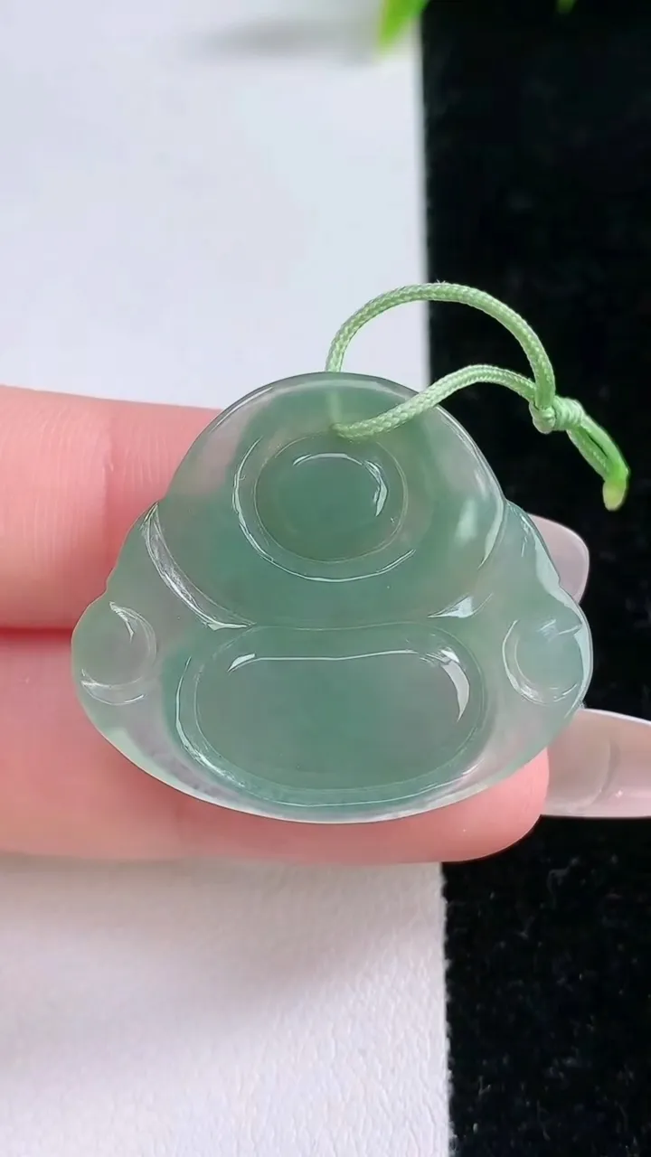 天然A货翡翠佛公吊坠，尺寸27.4-31.8-5.6，重量:7.44g
1月28日