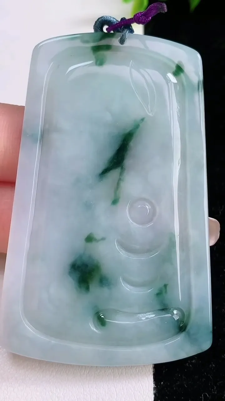 天然A货翡翠飘花普贤菩萨吊坠，尺寸65.7-41.5-4，重量:29.43g
1月28日