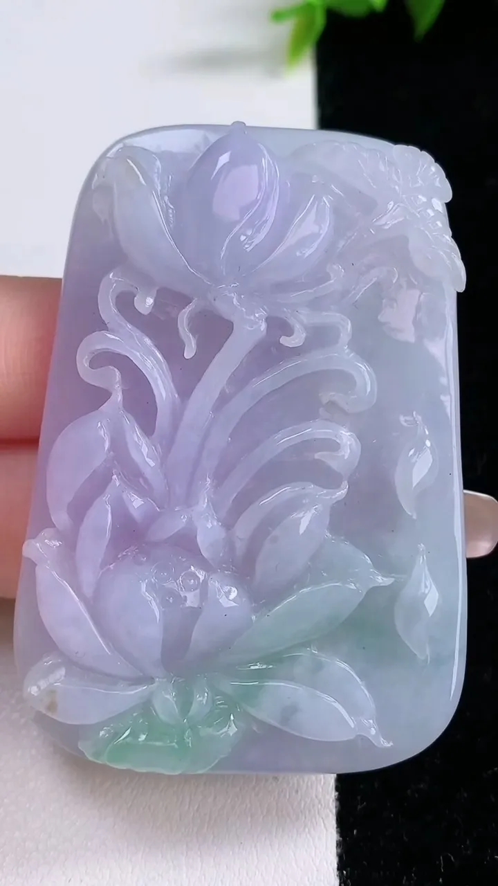 天然A货翡翠春带彩紫罗兰鸟语花香吊坠，尺寸58.8-38.4-6.7，重量:31.55g
1月28日