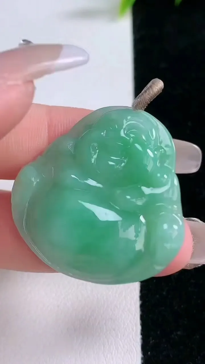 天然A货翡翠佛公吊坠，尺寸33-33.6-4.3，重量:9.03g
1月28日