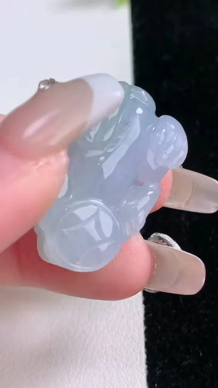 天然A货翡翠飘花貔貅吊坠，尺寸31-18.7-9.7，重量:12.85g
1月28日