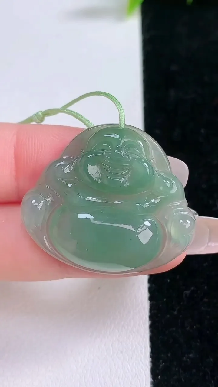天然A货翡翠佛公吊坠，尺寸27.4-31.8-5.6，重量:7.44g
1月28日