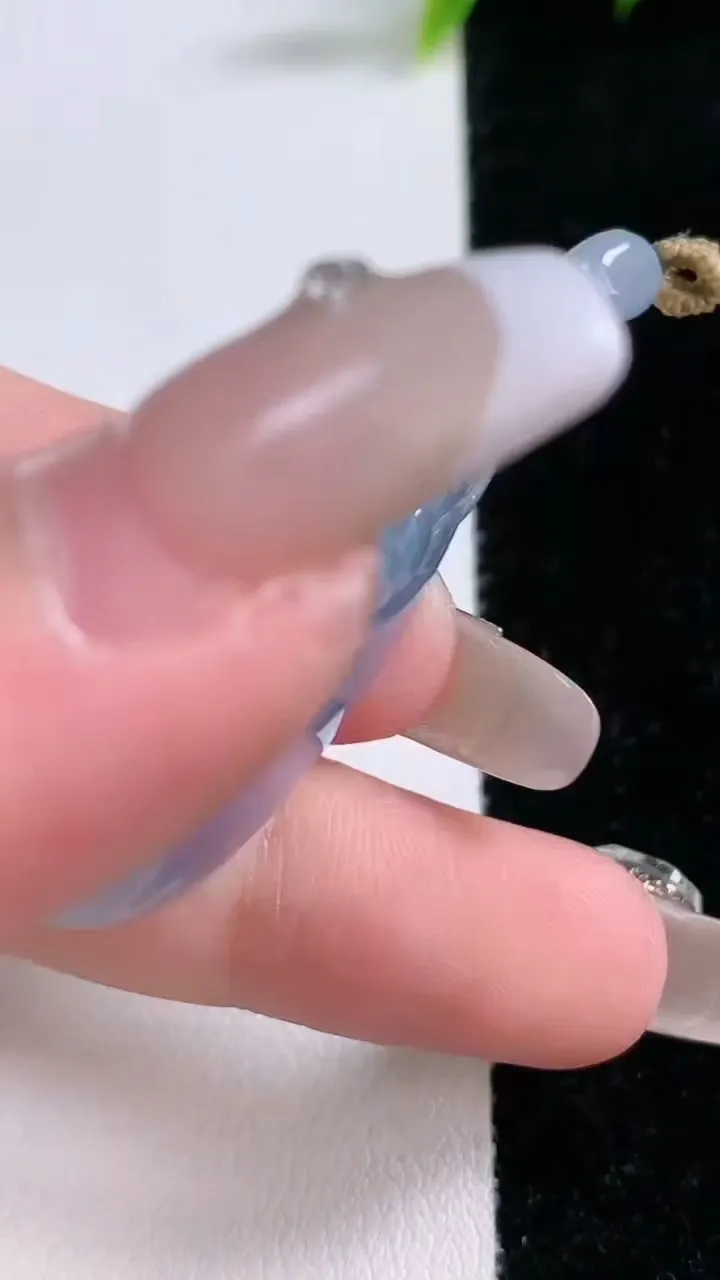 天然A货翡翠紫罗兰和和美美 荷叶鱼吊坠，尺寸43-21.6-11，重量:18.50g
1月28日