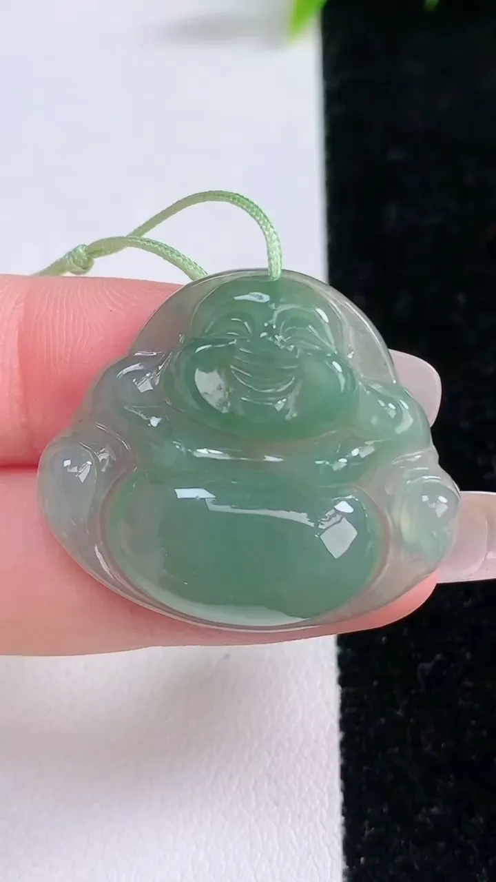 天然A货翡翠佛公吊坠，尺寸27.4-31.8-5.6，重量:7.44g
1月28日