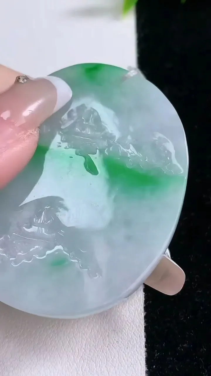 天然A货翡翠山水牌吊坠，尺寸55.5-44.2-5.3，重量:28.84g
1月28日