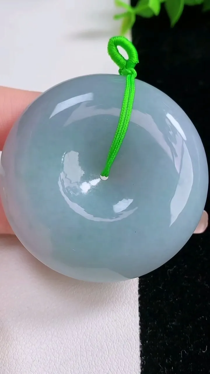 天然A货翡翠紫罗兰平安扣吊坠，尺寸49.2-12.5，重量:62.59g
1月28日