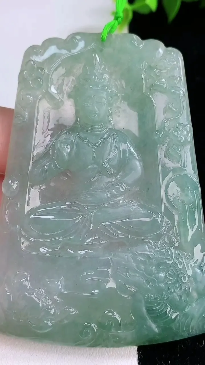 天然A货翡翠文殊菩萨吊坠，尺寸74.8-53-5.2，重量:47.49g
1月28日
