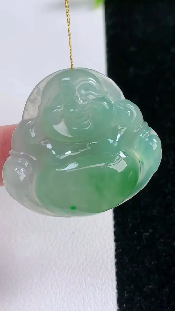 天然A货翡翠佛公吊坠，尺寸31.8-34.2-5.9，重量:10.00g
1月28日