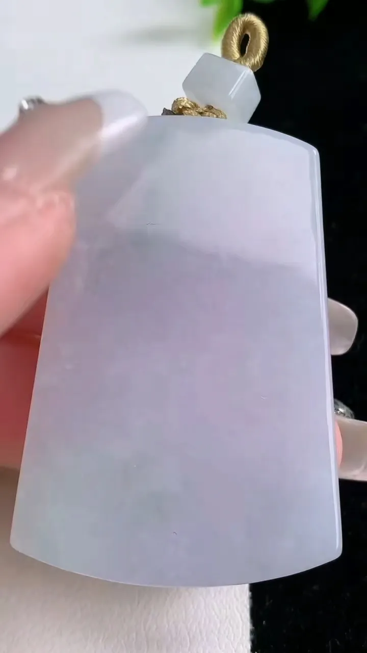 天然A货翡翠春带彩紫罗兰无事牌吊坠，尺寸51.6-31.3-5.8，重量:32.25g
1月28日