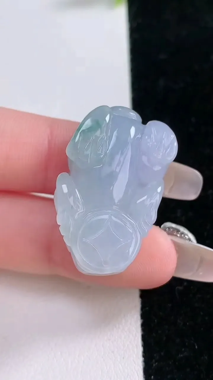 天然A货翡翠飘花貔貅吊坠，尺寸31-18.7-9.7，重量:12.85g
1月28日