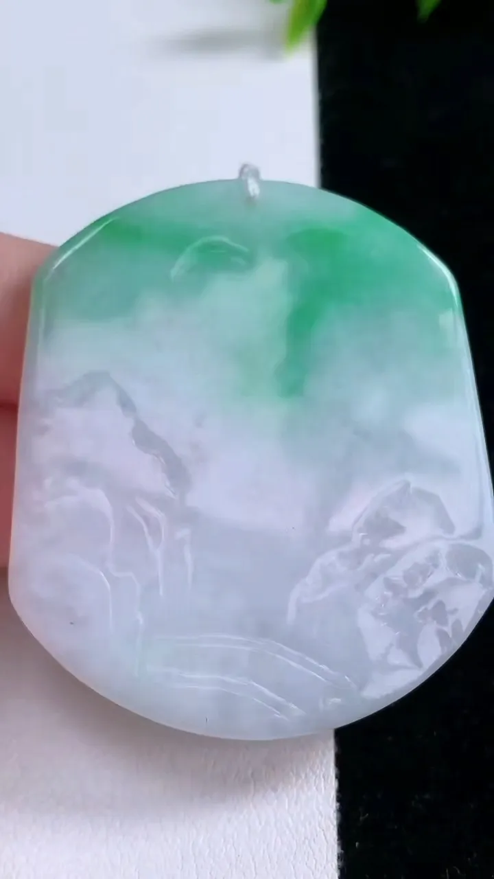 天然A货翡翠山水牌吊坠，尺寸51.6-44.8-4，重量:26.18g
1月28日