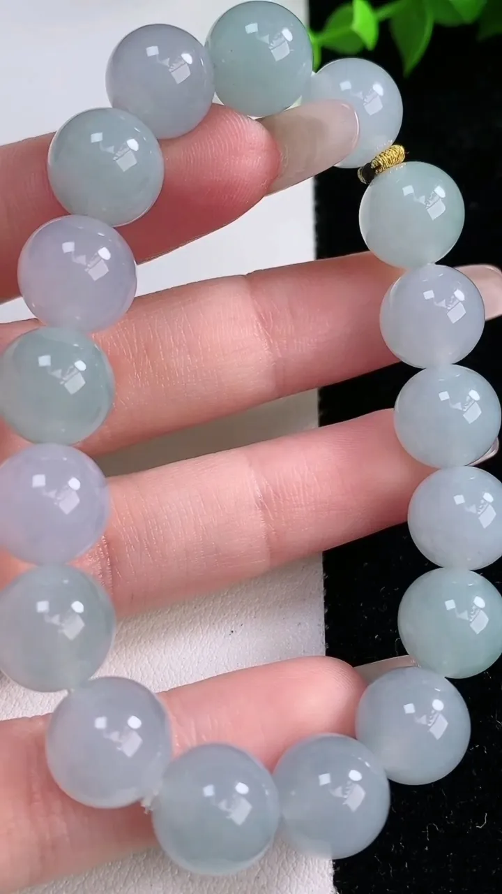 天然A货翡翠圆珠手串，尺寸11-17颗，重量:41.00g1月28日
工厂直销收藏佳品,种好水足，色泽均匀，有种有色，上手高大气！