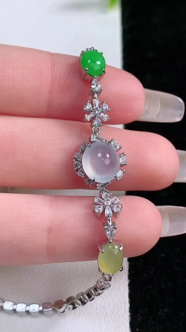 天然A货翡翠蛋面手链，尺寸8-7.2，重量:5.46g
1月28日