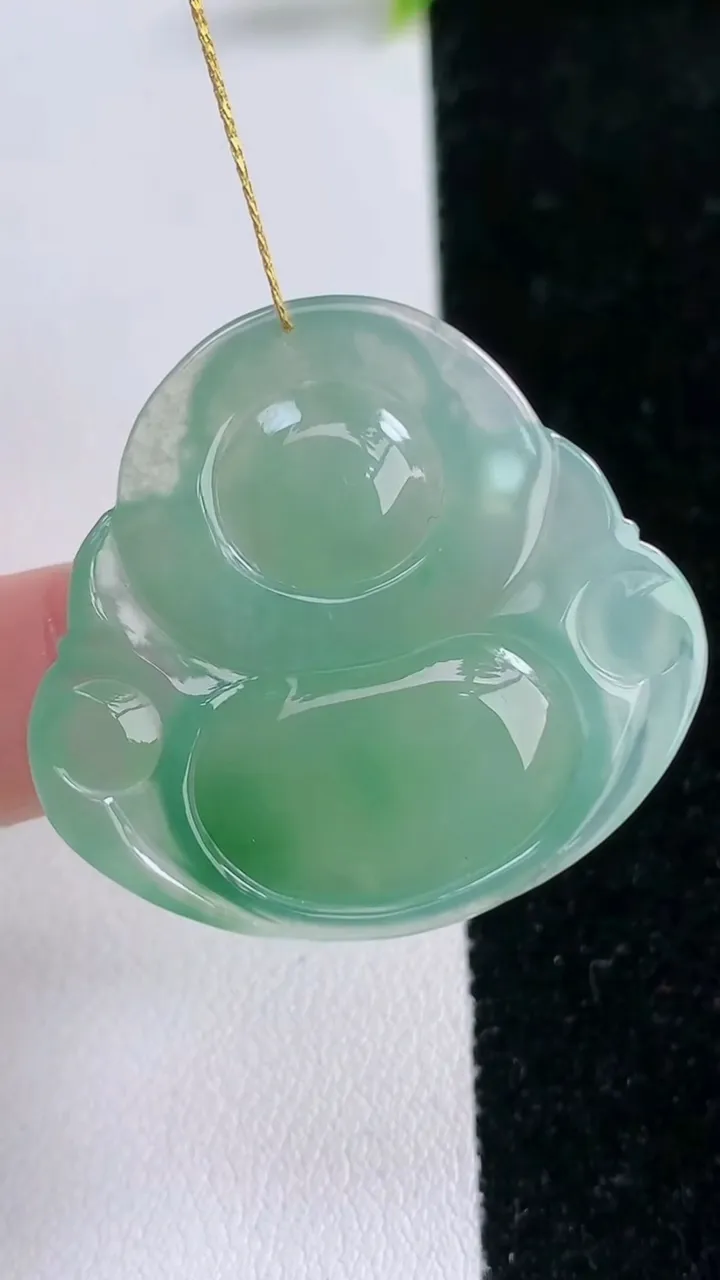 天然A货翡翠佛公吊坠，尺寸31.8-34.2-5.9，重量:10.00g
1月28日