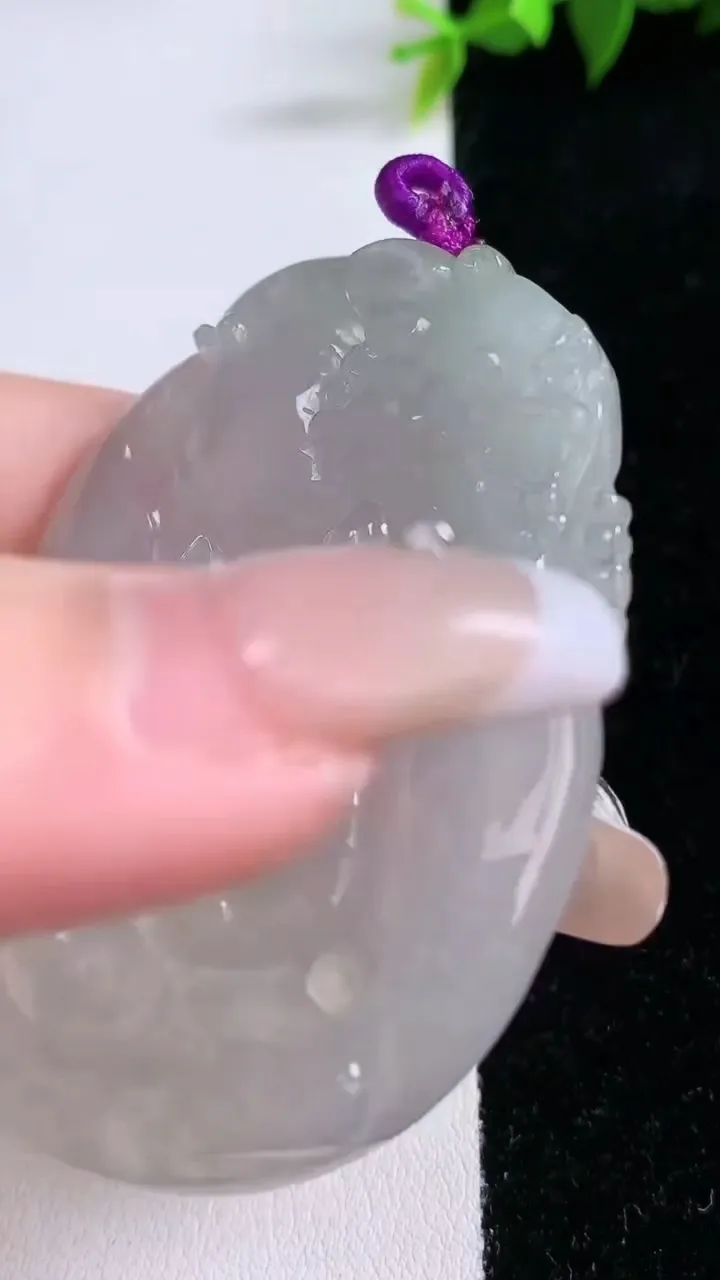 天然A货翡翠文殊菩萨吊坠，尺寸59.7-46-6，重量:32.04g
1月28日