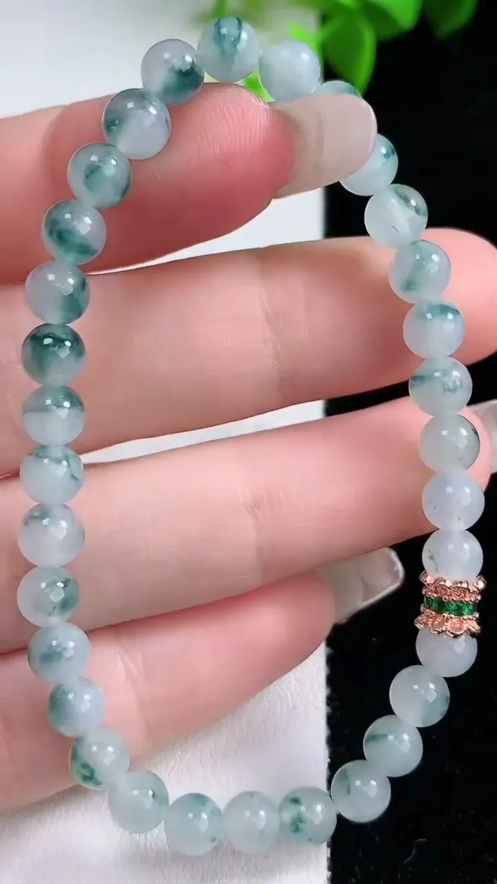 天然A货翡翠飘花圆珠手串，尺寸5.3-32颗，重量:8.80g1月29日
工厂直销收藏佳品,种好水足，色泽均匀，有种有色，上手高大气！