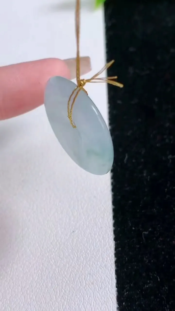 天然A货翡翠冰种飘花平安扣吊坠，尺寸24.4-4.2，重量:5.98g
1月29日