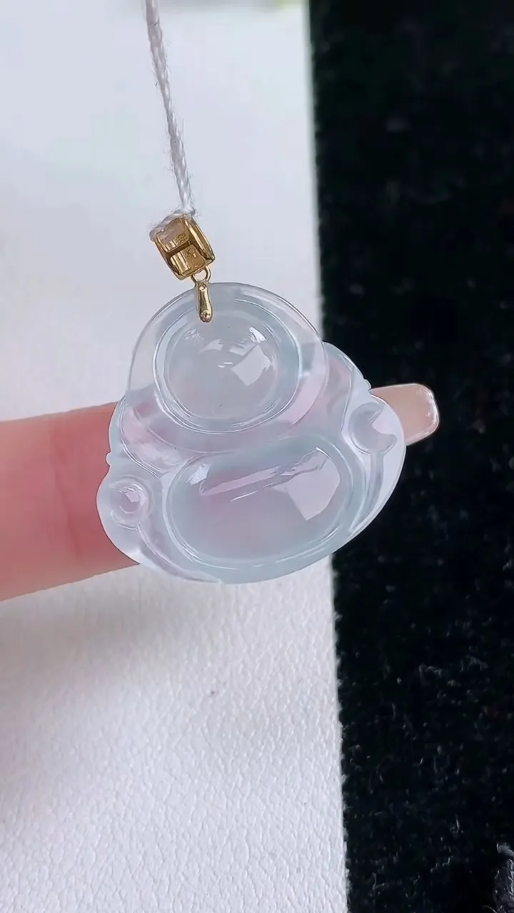 天然A货翡翠种白冰佛公吊坠，尺寸21.7-23.2-4.7，重量:3.72g
1月29日