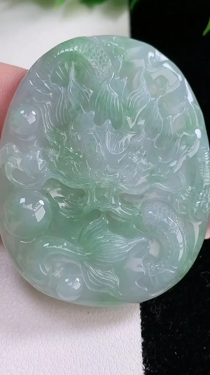 天然A货翡翠龙牌吊坠，尺寸55.5-44.5-5.5，重:29.71g
1月29日