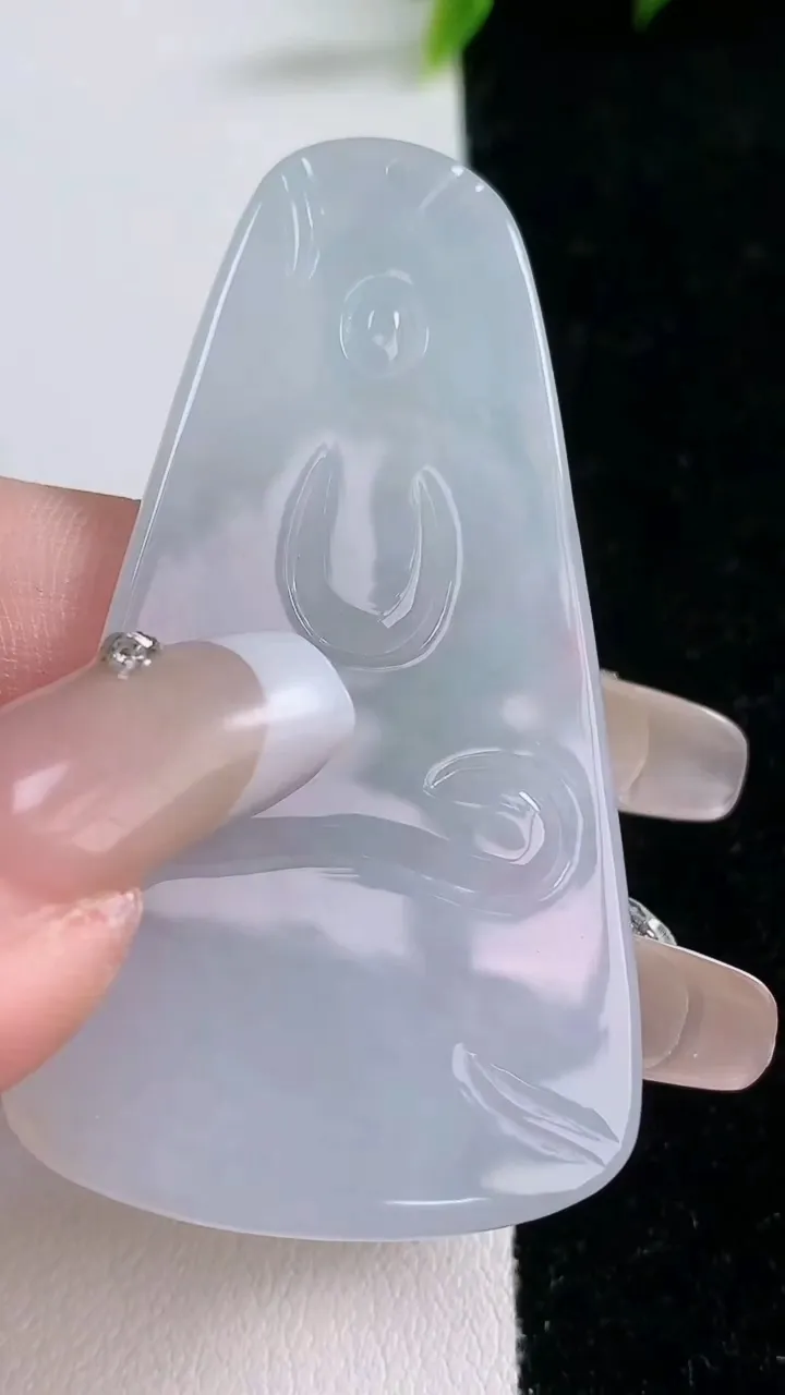 天然A货翡翠阿弥陀佛吊坠，尺寸57.5-31.2-5.4，重量:19.25g
1月29日