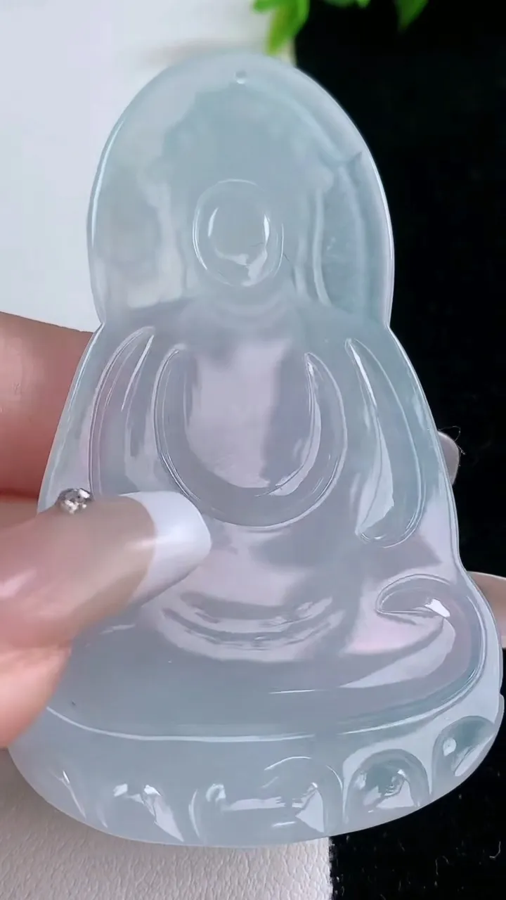 天然A货翡翠种白冰大势至菩萨吊坠，尺寸69.8-42-5.9，重量:32.38g
1月29日