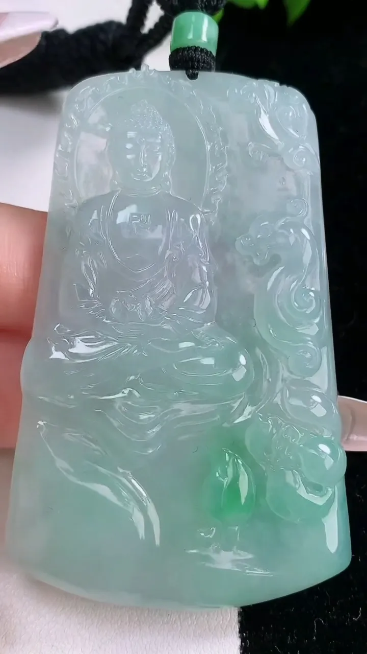 天然A货翡翠大日如来吊坠，尺寸68.3-42-5.2，重量:41.33g
1月29日