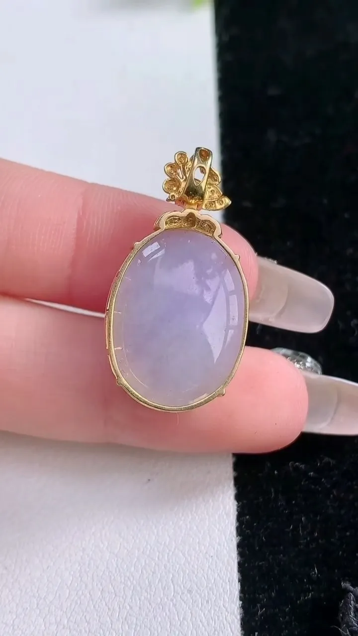 天然A货翡翠18K金紫罗兰蛋面吊坠，尺寸19.7-16-8.6，重量:5.54g
1月29日