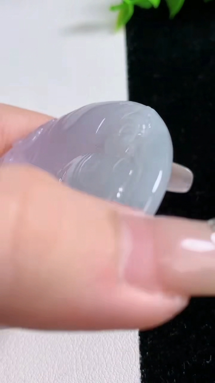 天然A货翡翠紫罗兰大日如来吊坠，尺寸52.8-49-5，重量:28.10g
1月29日