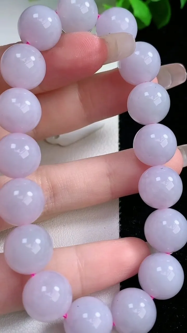 天然A货翡翠紫罗兰圆珠手串，尺寸12.3-17颗，重量:53.95g1月29日
工厂直销收藏佳品,种好水足，色泽均匀，有种有色，上手高大气！