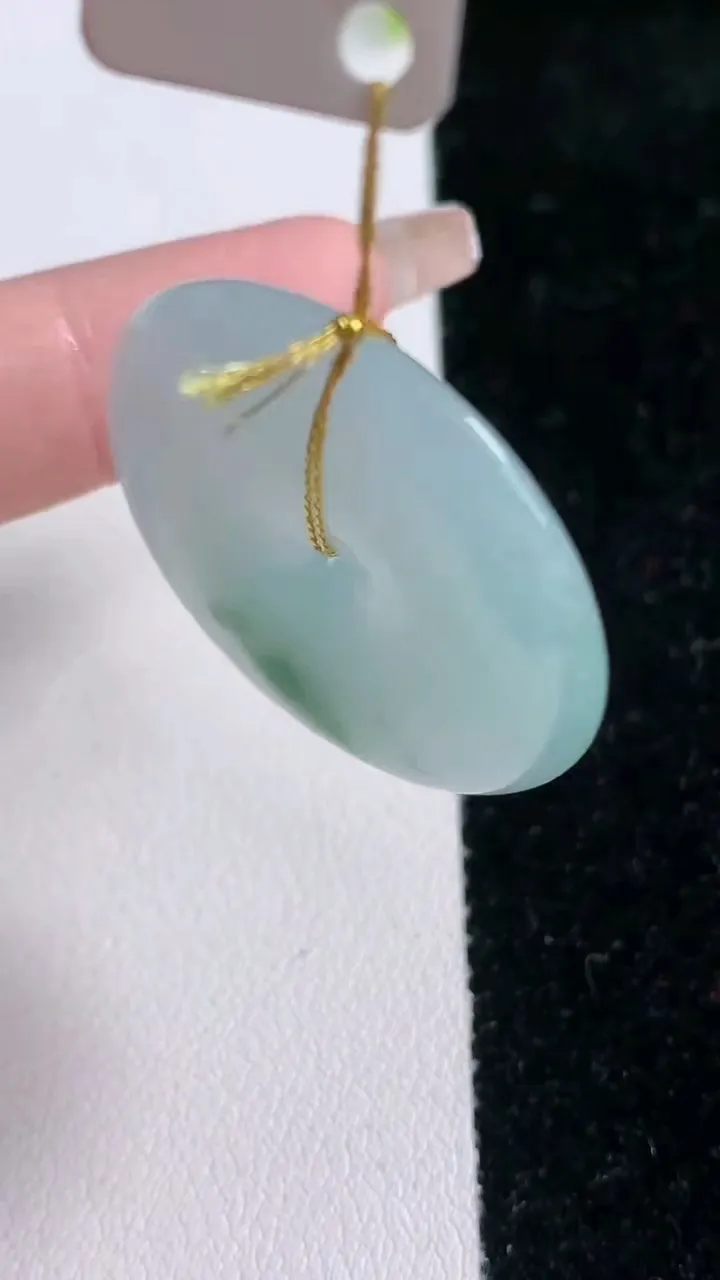 天然A货翡翠飘花平安扣吊坠，尺寸32-4.8，重量:11.92g
1月29日