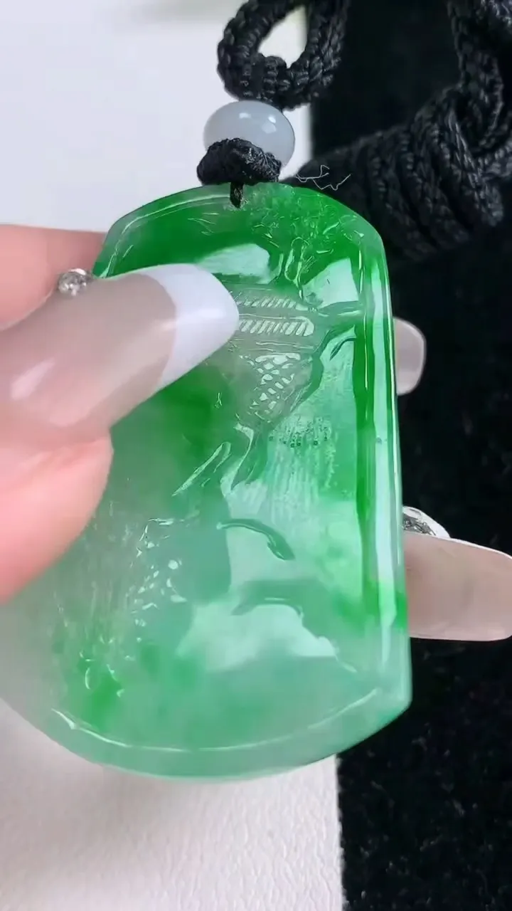 天然A货翡翠山水牌吊坠，尺寸45-30.6-4.4，重量:17.23g
1月29日