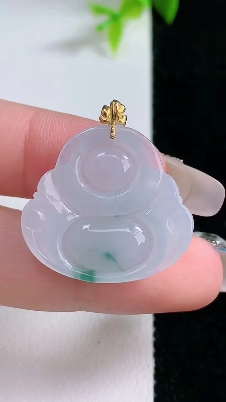 天然A货翡翠18K金飘花佛公吊坠，尺寸23.5-25.5-5.2，重量:4.78g
1月29日