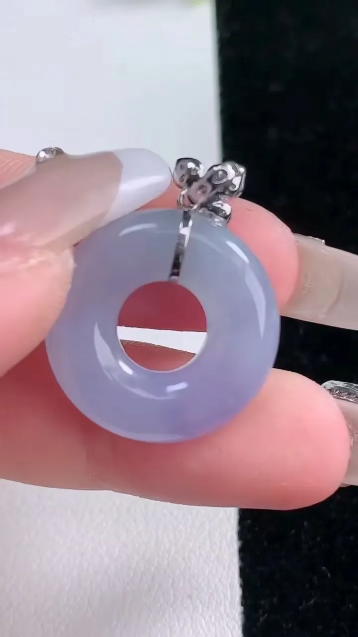 天然A货翡翠18K金紫罗兰平安环吊坠，尺寸21.3-5.6，重量:5.43g
1月29日