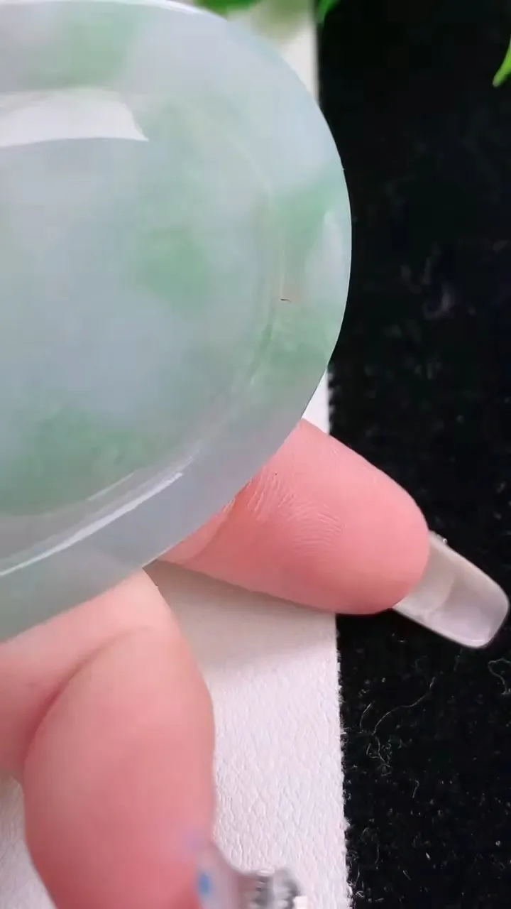 天然A货翡翠龙牌吊坠，尺寸55.5-44.5-5.5，重:29.71g
1月29日