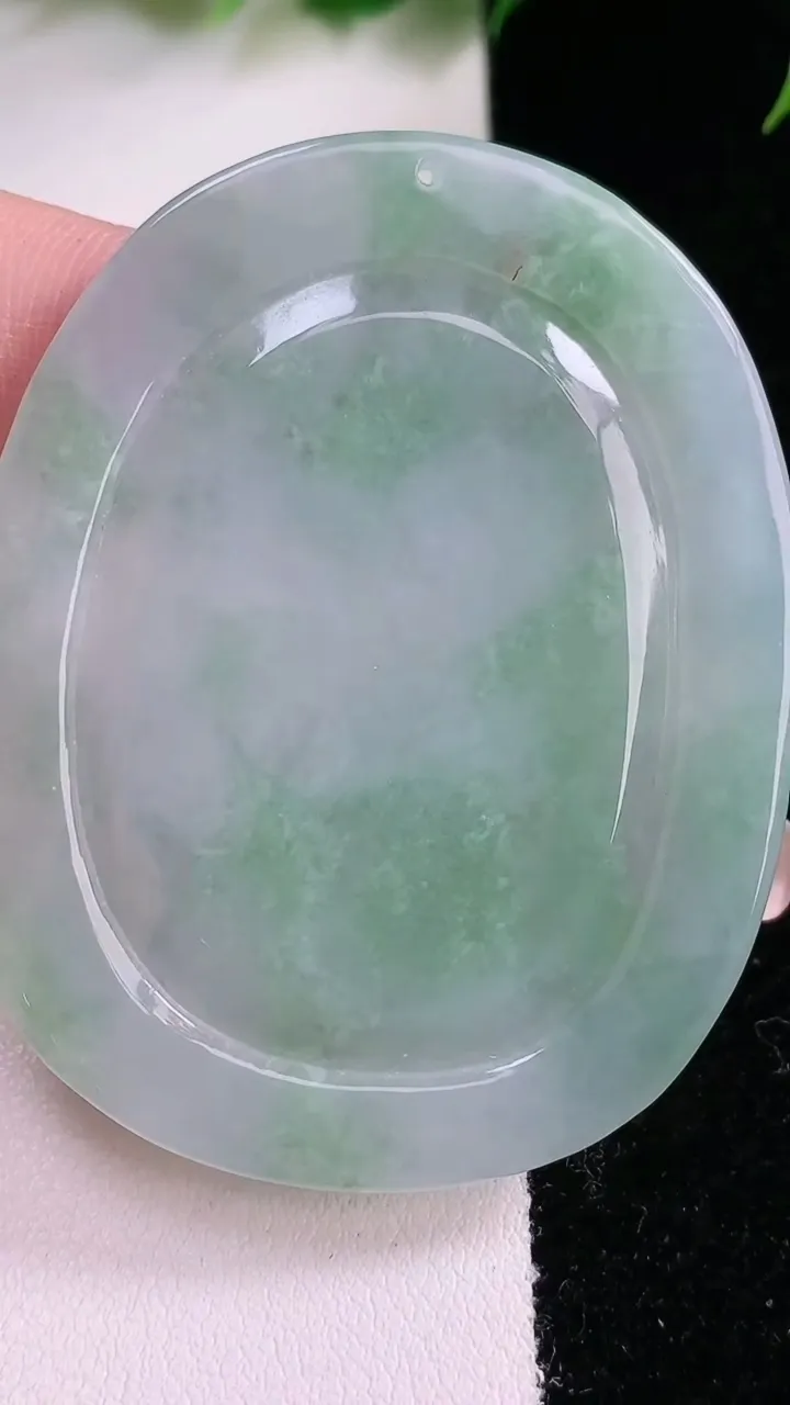 天然A货翡翠龙牌吊坠，尺寸55.5-44.5-5.5，重:29.71g
1月29日