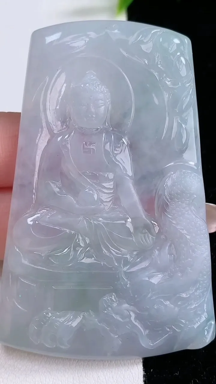 天然A货翡翠祥龙大日如来吊坠，尺寸68-43.2-5.3，重量:38.00g
1月29日