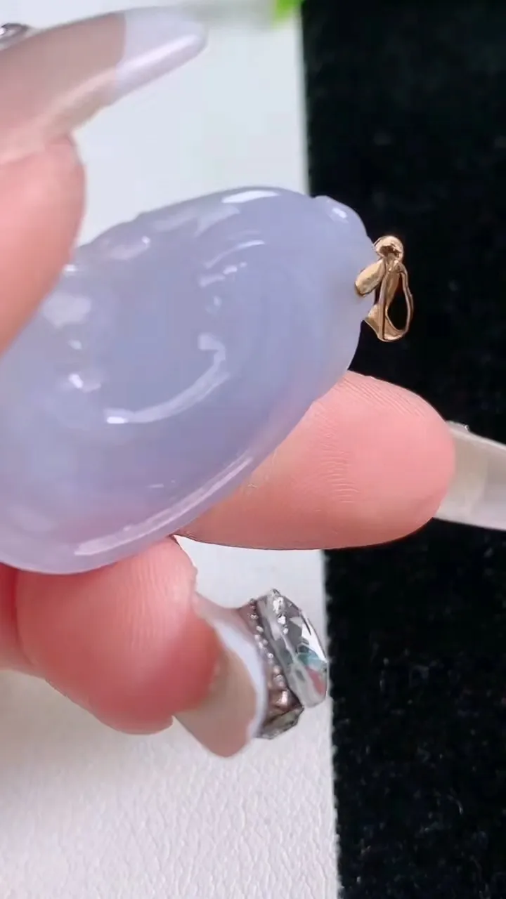 天然A货翡翠18K金紫罗兰如意吊坠，尺寸33.3-22-5.7，重量:8.32g
1月29日