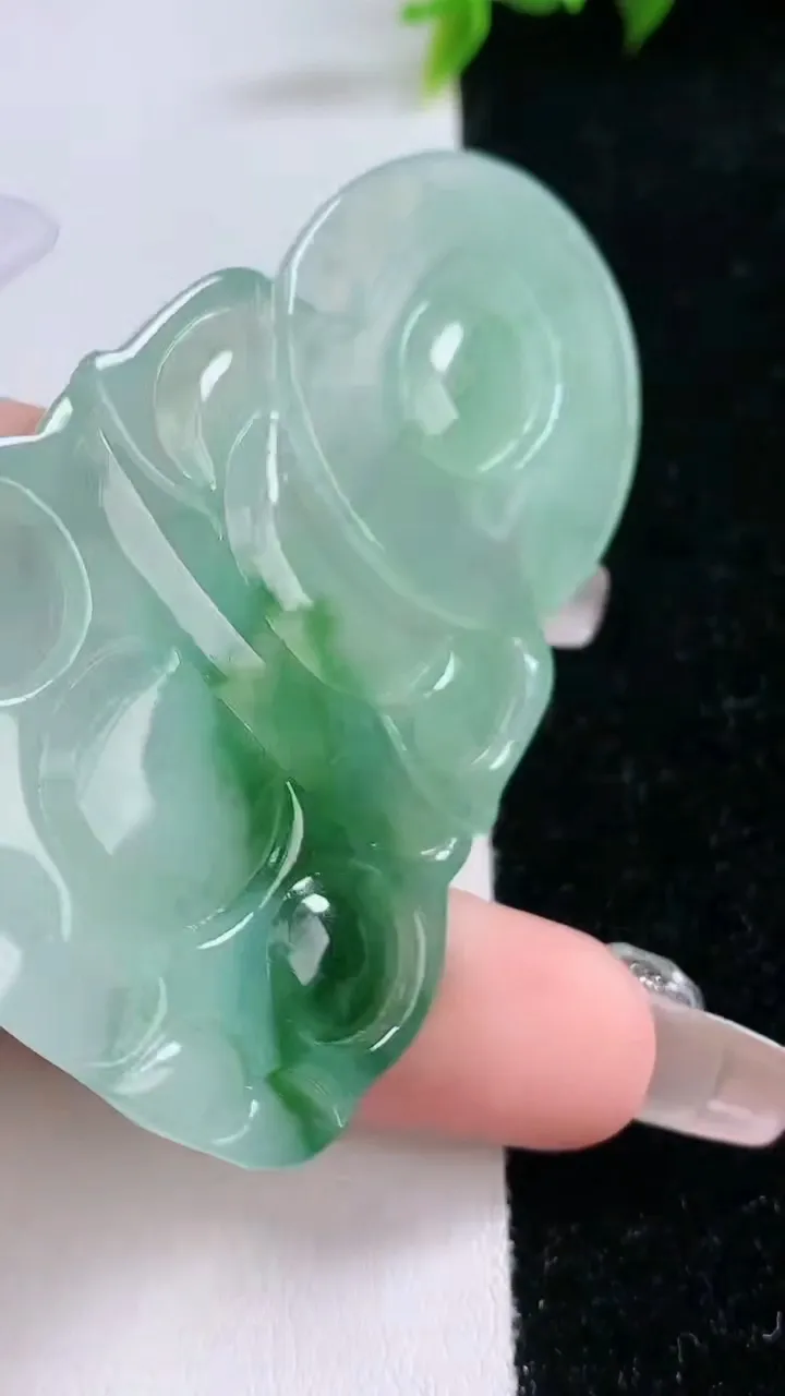 天然A货翡翠观音菩萨吊坠，尺寸64.8-42-5.3，重量:26.29g
1月29日