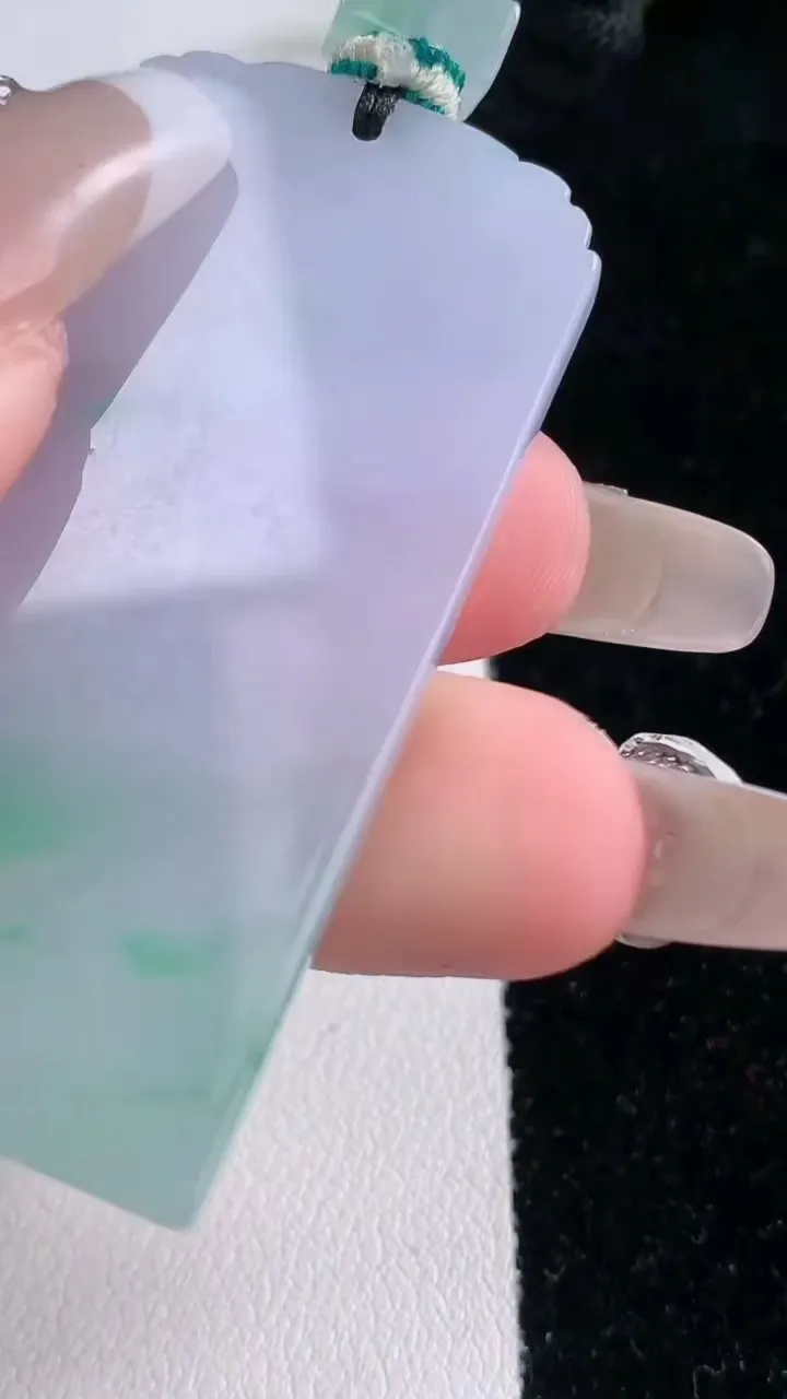 天然A货翡翠仿古无事牌吊坠，尺寸53-26.4-5，重量:27.02g
1月29日