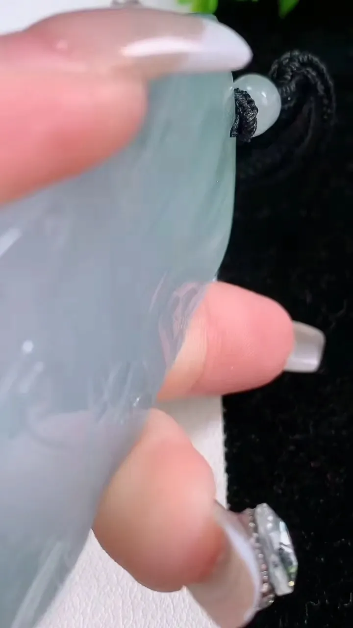 天然A货翡翠文殊菩萨吊坠，尺寸65.7-35.3-5.7，重量:38.58g
1月29日