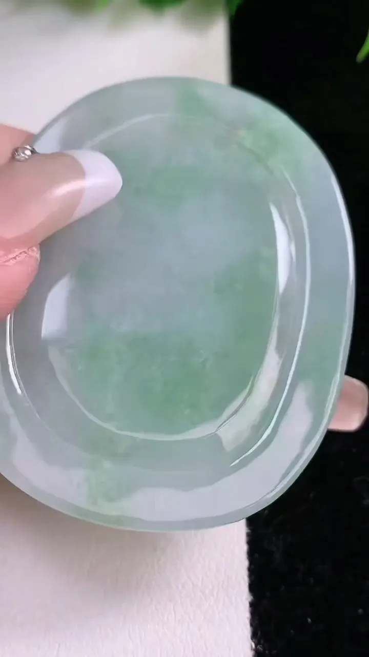 天然A货翡翠龙牌吊坠，尺寸55.5-44.5-5.5，重:29.71g
1月29日