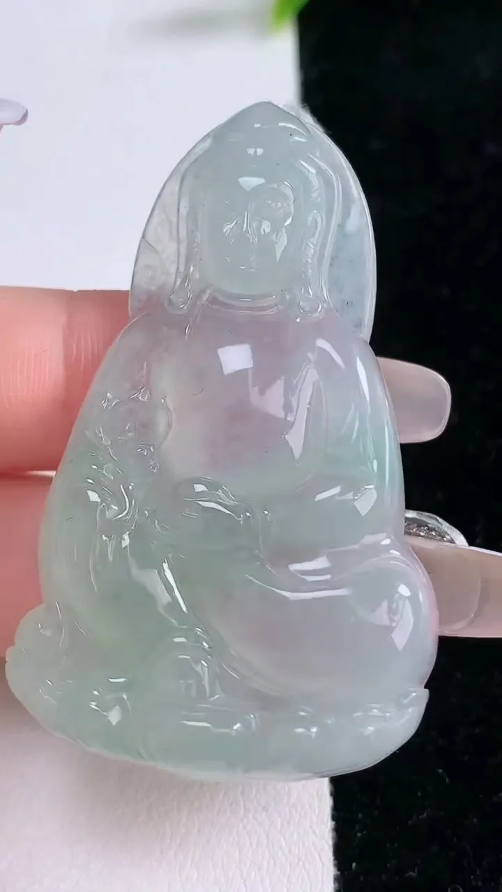 天然A货翡翠大势至菩萨吊坠，尺寸53.2-33-5.3，重量:16.83g
1月29日