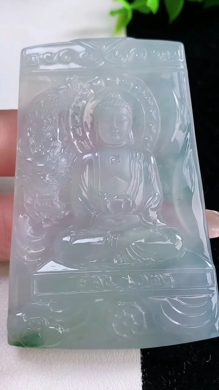 天然A货翡翠种飘花祥龙大日如来吊坠，尺寸70-45-4.9，重量:43.42g
1月29日